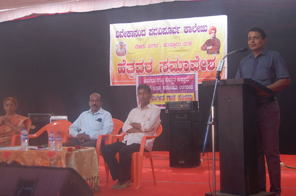 Dr.-Muralikrishna-Speaking